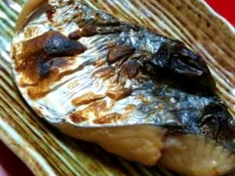 魚の切り身の醤油（ナンプラー）漬け焼き